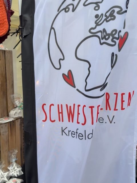 Besonderer Weihnachtsmarkt 6.12.2025 am Rathausplatz Krefeld. Ein Markt für den guten Zweck, bei dem sich Vereine und Organisationen beteiligen. Ein so schöner Markt mit tollen Menschen.
Und unsere Herzensmenschen haben uns wieder unterstützt, wo es ging. DANKE an alle Besuchenden und Unterstützenden.😊🫶🏼🥰 #besondererweihnachtsmarkt #krefeld