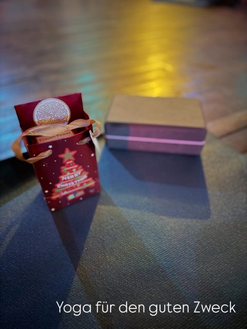 Yoga für den guten Zweck. Zum Jahresabschluss DANKE, liebe Yogis!☺️ Ihr habt in diesem Jahr wieder so viele Spenden für das @jojouerdingen gesammelt.
Jede Woche tut Ihr nicht nur Eurem Körper etwas Gutes, sondern auch den Kids.
Weiter so!💪🏼 Namaste🙏🏻 #yogafürdengutenzweck #schwesterherzenkrefeldhilft