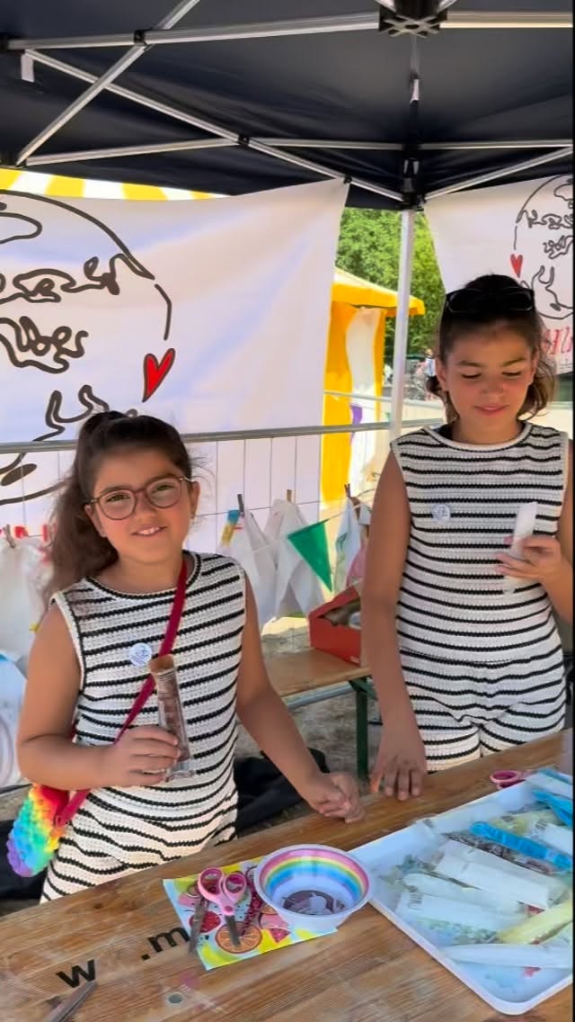 1.000 Wassereis für die Kids bei @spiel_ohne_ranzen.
Danke an @uerdinger_kiosk für die Spende, @mobifantkrefeld für die Gastfreundschaft und an alle Helfer/innen und Besucher/innen.
So ein schöner Tag!🥰😎